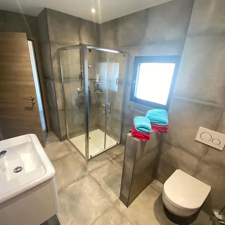 La Aux Bouteilles - Domaine Gueth - Vins D'alsace Et Oenotourisme Gueberschwihr